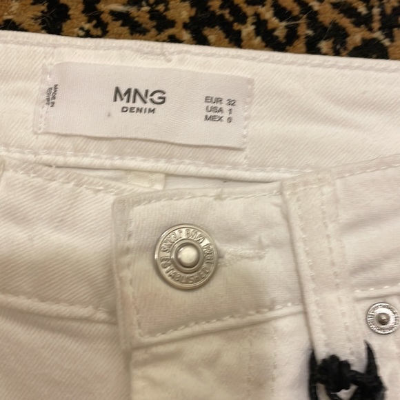 MANGO (MNG)white denim shorts. Raw hem Size label is European. Approx size 24 - Picture 2 of 8